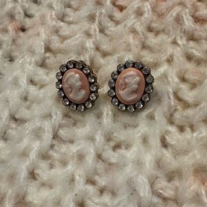 Small Costume Cameo Earrings Studs